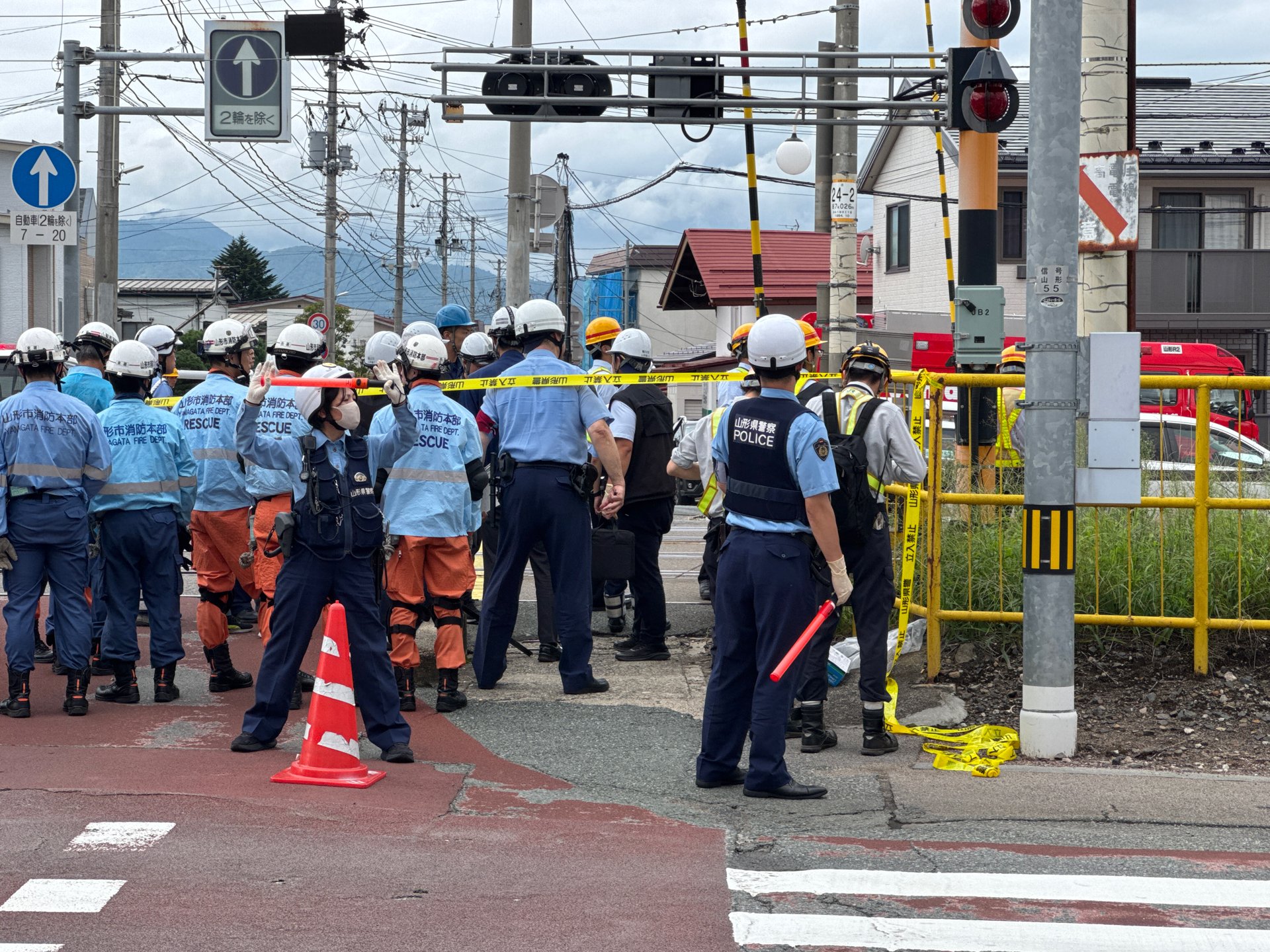 速報】山形市五日町踏切で電車に10代とみられる女性がはねられる 女性