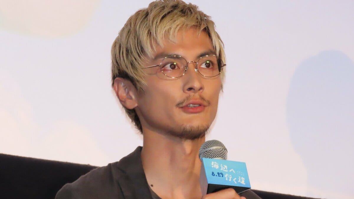 高良健吾】第一子誕生後初の公の場に金髪姿で登場 ‟忘れられない夏”は