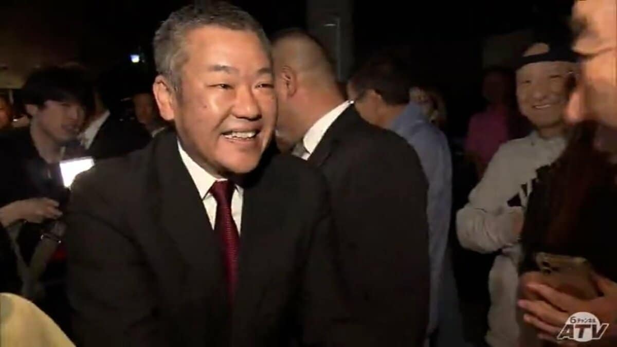 20年ぶりの市長選 市制発足最多となる4人立候補の激戦制し 48歳の新人