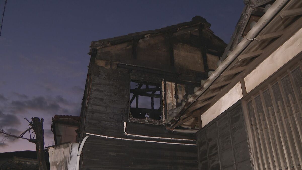 ｢炎があがっている｣ 住宅火災で焼け跡から1人の遺体 性別や年齢わからず 木造2階建ての住宅が全焼 愛知･南知多町