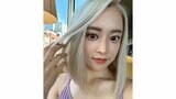 【小島瑠璃子】 夏の「リフレッシュ」にプラチナブロンドの新ヘアスタイルで夏を満喫する姿を披露 紫ニットとの鮮やかなコントラストが話題に|TBS NEWS DIG