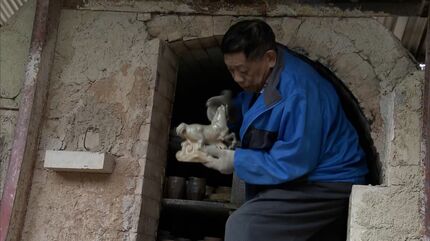 白備前」木村玉舟さん 来年の干支「丙午」軽やかに駆ける馬の躍動感を