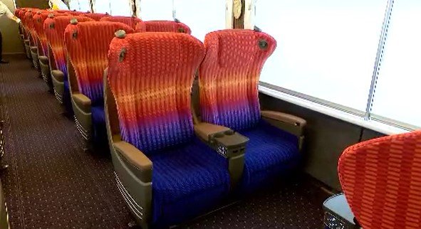 名古屋駅と長野駅の間を走る特急「しなの」新型車両公開…グリーン車は背もたれ倒しても後部座席圧迫しない「バックシェル式」JR東海在来線で初採用…普通車座席は「自然の心地よさ」感じる緑色「木曽の森林」イメージ　|　SBC NEWS | 長野のニュース | SBC信越放送