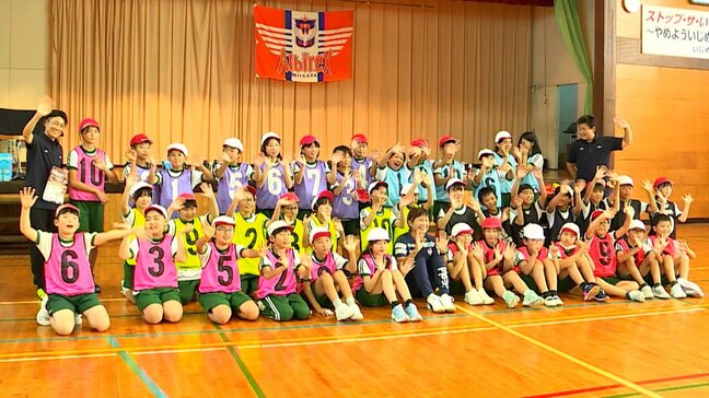 「いろいろ教えてもらい楽しかった」“世界一メンバー”元なでしこジャパン川澄奈穂美選手・海堀あゆみさん・近賀ゆかりさんが小学校を訪問　|TBS NEWS DIG