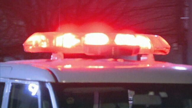ガス欠で停車中のトラックにバイクが追突　バイクを運転していた５０代とみられる男性が死亡　警察が事故の原因を捜査|TBS NEWS DIG