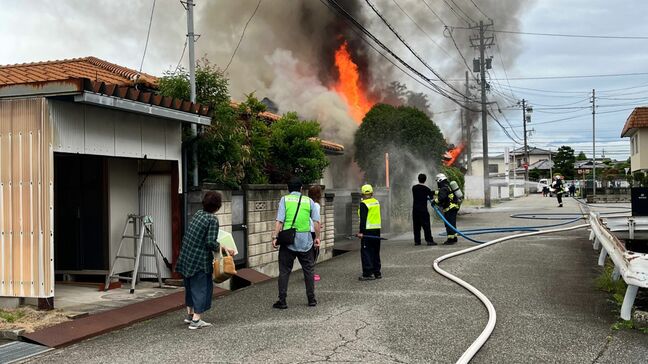 住宅居密集地で火事　1時間半後に消し止められる　けが人なし　富山市山室|TBS NEWS DIG