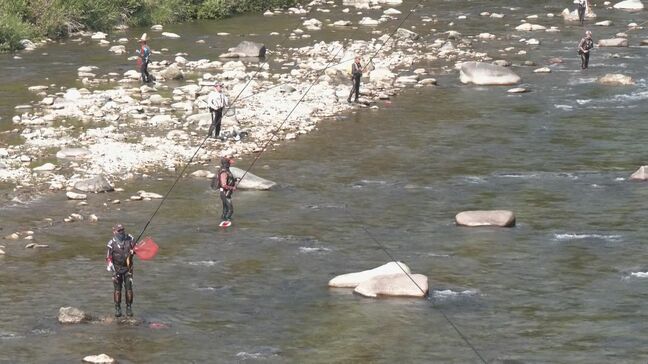 アユ釣り解禁日に警察や地元のアユ釣り名人が水難事故防止を呼びかけ 同日に川で釣り人が転倒し足をケガ 岐阜・下呂市の馬瀬川|TBS NEWS DIG