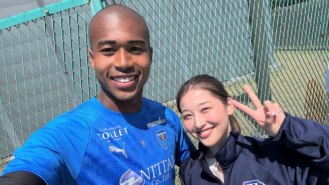 横浜FC櫻川ソロモン「友達ドッキリってやつね。びっくりした（笑）」高校時代の友達、浦野芽良アナに5年ぶり再会|TBS NEWS DIG