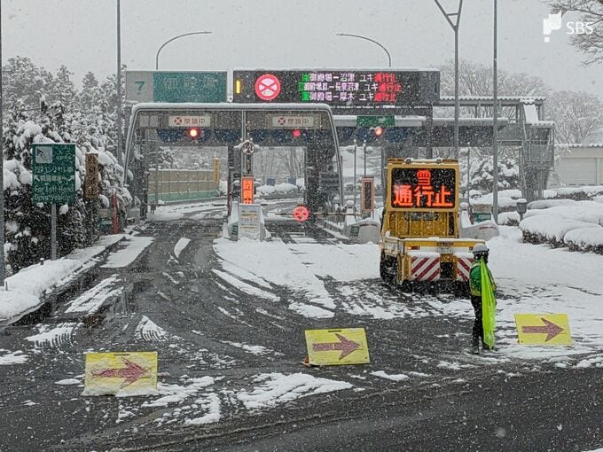大雪で東名・新東名の一部区間で通行止め 静岡県東部方面中心に上下線で=静岡|TBS NEWS DIG