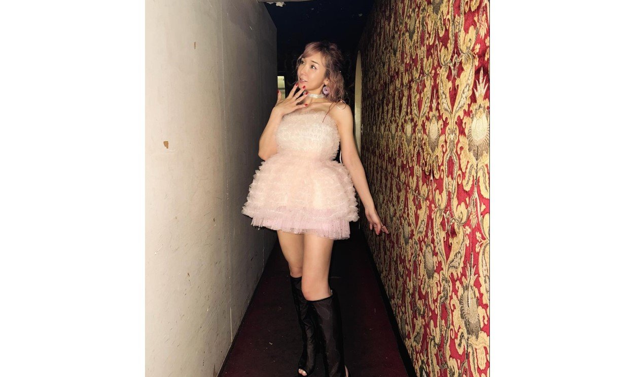 加護亜依【イベント限定特典】【大判生写真】【衣装切り端】【広告チラシ】3点セット 加護亜依さん ライブ終了を報告 「衣装は大きなピンクがポイント