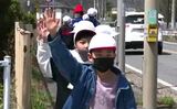道路横断のポイントは、止まる・見る・目立つ！新学期にあわせて小学校で交通安全教室・信号の見方や道路の渡り方を学ぶ・　長野|TBS NEWS DIG