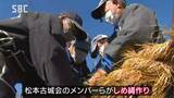 松本城で黒門に飾る「しめ縄作り」新年の準備進む… 長野|TBS NEWS DIG