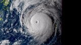 【台風情報・7日午後7時更新】“台風の目”くっきり… 予定早まりすでに台風22号が「非常に強い」勢力に発達 暴風域伴い時速15キロで北上中 9日には列島へ接近も手前で“急カーブ”か… 最新進路は?【雨風シミュレーション】|TBS NEWS DIG