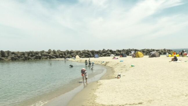 「皆生温泉海遊ビーチ」海開き 「めっちゃきれい、透明!」岡山から、大阪から…海水浴客大興奮 猛暑予想…新たな熱中症対策も|TBS NEWS DIG