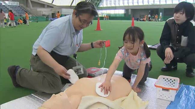子どもが車に閉じ込められたらどうする?「親子でまなぶ命をまもる体験会!」ドルフィン・エイドが主催【岡山】|TBS NEWS DIG