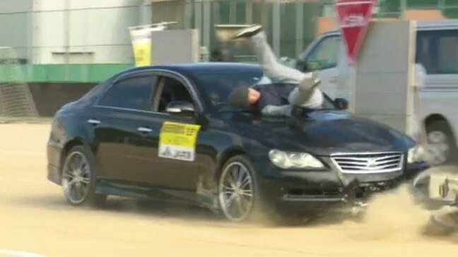 自転車事故の危険性をスタントマンが再現 “衝撃の瞬間”に交通ルールの重要性を再認識 県内では自転車事故が全体の2割を占める 愛媛・今治市|TBS NEWS DIG