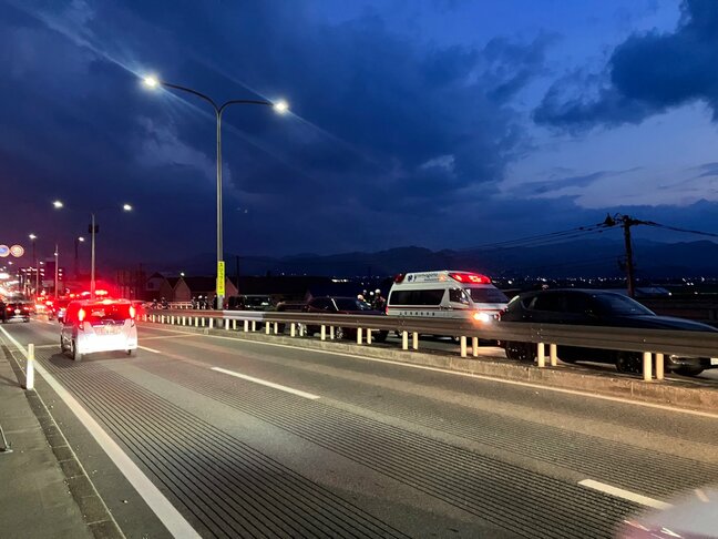 【速報】山形市の西田で車両数台が絡む事故 20代くらいの男性1人が意識不明の模様|TBS NEWS DIG