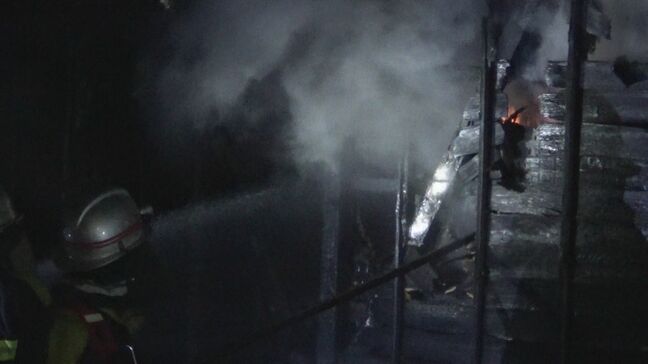 【速報】未明・石川県かほく市で住宅全焼 男性が避難する際にケガ 隣接の住宅2棟に延焼|TBS NEWS DIG