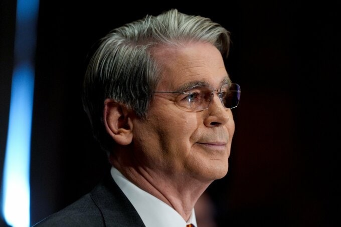 ベッセント氏、米は対イラン攻撃継続へ－ホルムズの防衛施設に照準