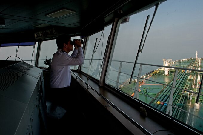 ホルムズ海峡に続き紅海ルートも難所に、原油供給リスク一段と高まる
