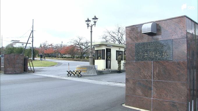 部下の隊員を指導中に尻を足蹴りや帽子のつばを手で叩く暴行 3等陸曹を停職1日の懲戒処分＝静岡・陸上自衛隊富士駐屯地|TBS NEWS DIG