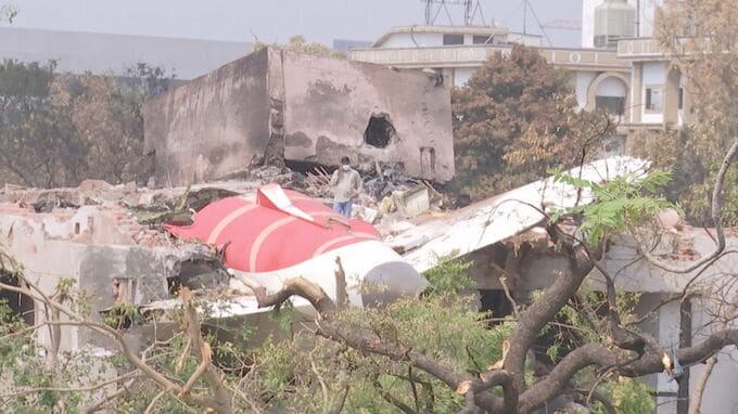 インド旅客機墜落事故　燃料スイッチを切ったのは機長か　米メディア報道|TBS NEWS DIG