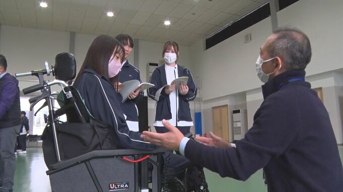 「いいです、すごい。」専門学校で最新福祉機器体験会　|　BSSニュース | BSS山陰放送