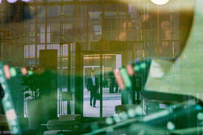 【欧州市況】独仏債スプレッド縮小続く、仏政局に安心感－株は小幅安