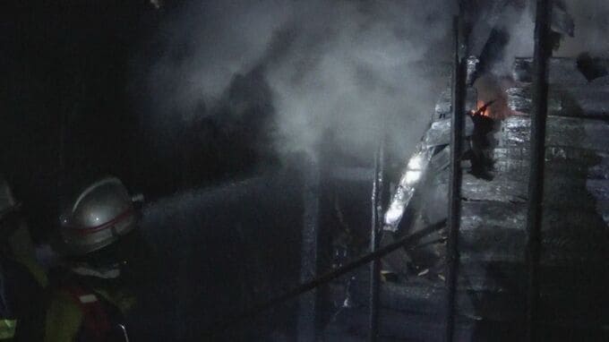 【速報】未明・石川県かほく市で住宅全焼 男性が避難する際にケガ 隣接の住宅2棟に延焼|TBS NEWS DIG