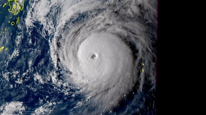 【台風情報・7日午後7時更新】“台風の目”くっきり…　予定早まりすでに台風22号が「非常に強い」勢力に発達　暴風域伴い時速15キロで北上中　9日には列島へ接近も手前で“急カーブ”か…　最新進路は？【雨風シミュレーション】|TBS NEWS DIG