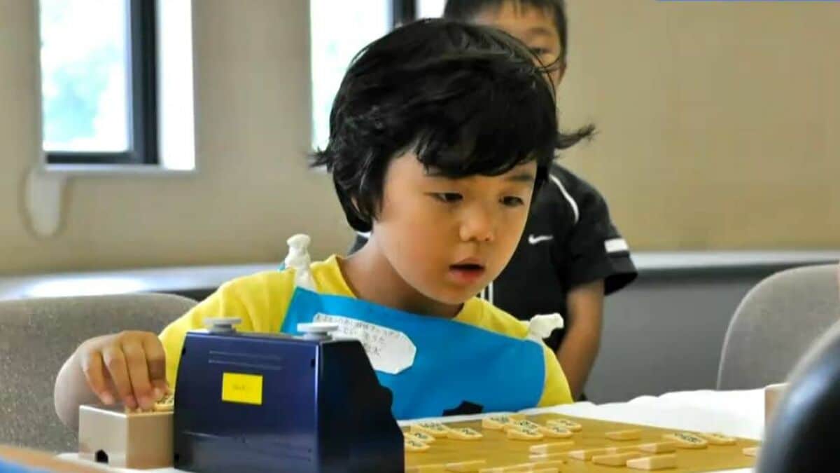 藤井聡太八冠（21）が幼少期に遊んでいた おもちゃ「キュボロ」とは 