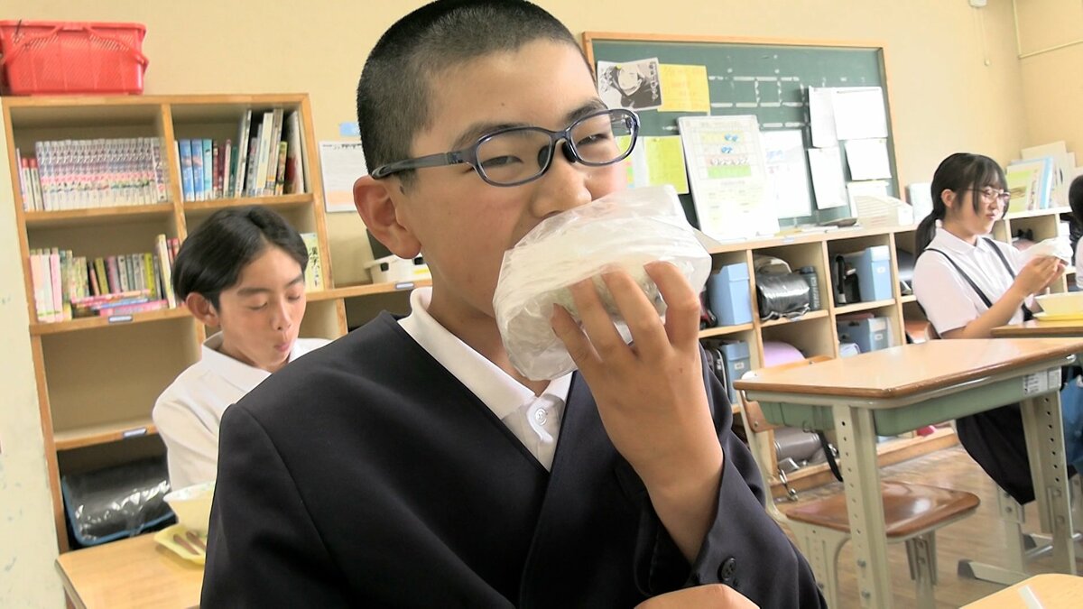 【非常食献立とは】小学校で災害発生時を想定した給食提供「手が汚れていても清潔におにぎり作る方法」も学ぶ【岡山】