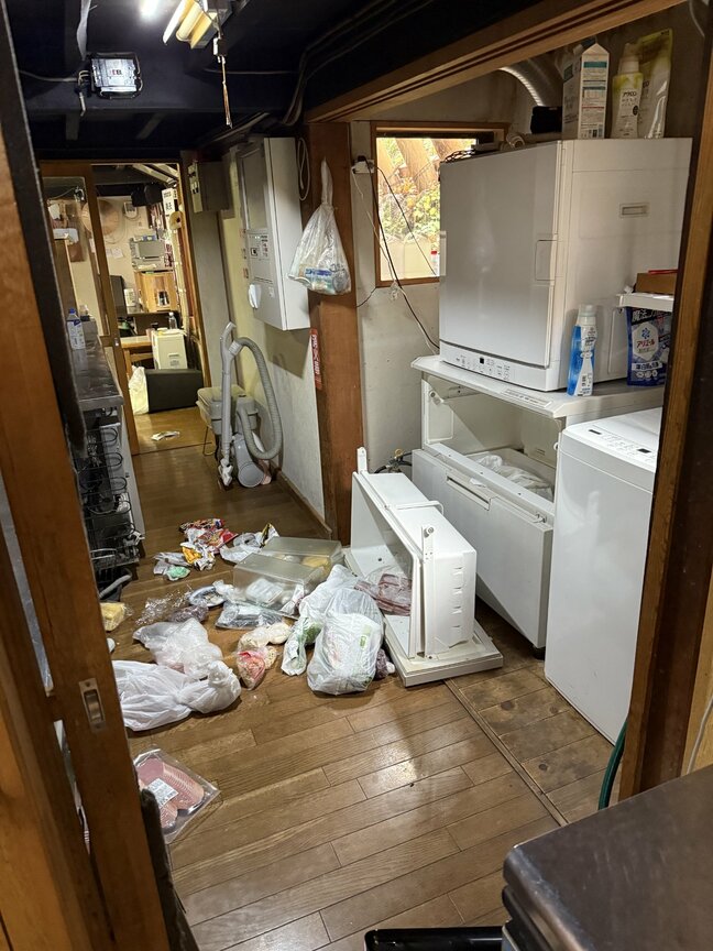 クマは前日夜から旅館の中に…家族は防火扉1枚はさみクマと対峙し夜を明かす　クマは緊急銃猟（山形）|TBS NEWS DIG