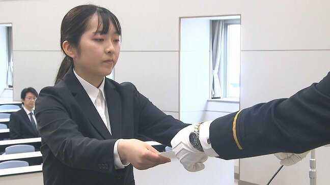 県警察学校で一般職員初任科生の卒業式　事務職と科捜研配属の14人が新たな一歩　大分|TBS NEWS DIG