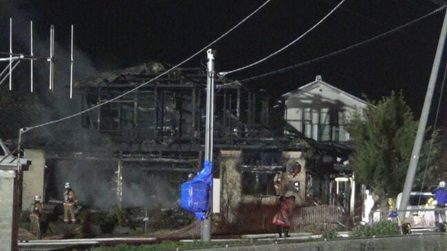 石川・金沢市で住宅1棟全焼 住人男性が軽いけが 入居者がいない集合住宅の一室でも火事|TBS NEWS DIG