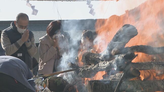ことし1年の無病息災を感謝「成田山納不動火祭り」|TBS NEWS DIG