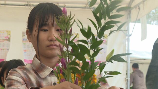 「お母さんにいつもありがとうという思いを込めて」　小中学生が参加のフラワーアレンジメントコンテスト|TBS NEWS DIG