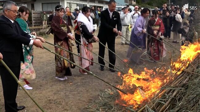 「必ず救命士になって帰ってきます」“成人の日”を前に「どんど焼き」で二十歳の決意新たに 晴れ着と炎の伝統行事=静岡・若者|TBS NEWS DIG