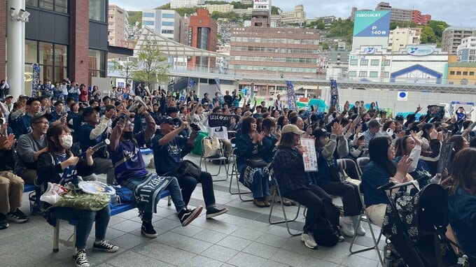長崎の街も歓喜！PV会場では号外配付も！長崎ヴェルカ B１西地区 初優勝！|TBS NEWS DIG