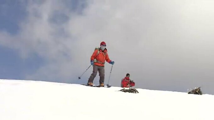 春の八甲田山系でスキー・花に癒し　記録的な早咲きで予定変更で訪問「めちゃめちゃきれい」|TBS NEWS DIG