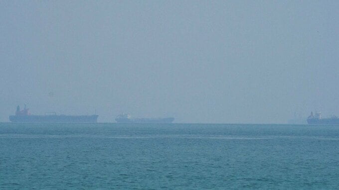 ホルムズ海峡に停泊中「機関室から爆発とともに火が出た」　韓国企業の貨物船で爆発・火災を韓国メディア“アメリカの軍事介入がきっかけ”と指摘|TBS NEWS DIG