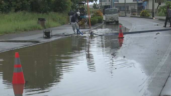 台風18号からの湿った空気で 先島諸島で強い雨　道路が冠水し一時通行止め　|　沖縄のニュース｜RBC 琉球放送