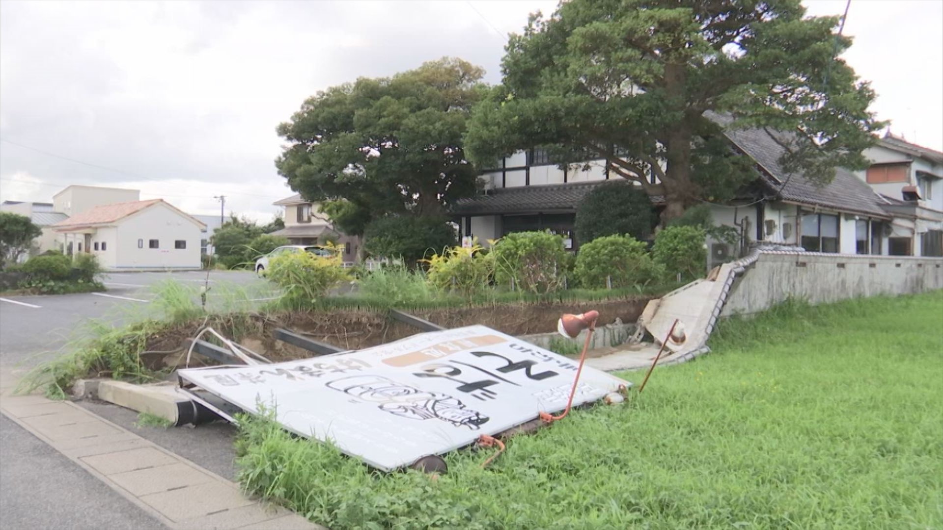 台風11号被害 そば店の看板と塀が倒れる Tbs News Dig