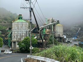 「重機が転落し人が挟まれている」採石場で重機が約15メートル下に転落　70代男性死亡　鹿児島市|TBS NEWS DIG