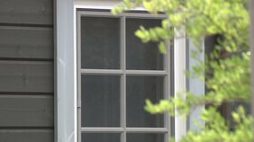 「男2人が庭の窓を割って入ってきた」神奈川・鎌倉市で強盗　50代男性の顔面を殴る　闇バイトの可能性も　男らは逃走中|TBS NEWS DIG