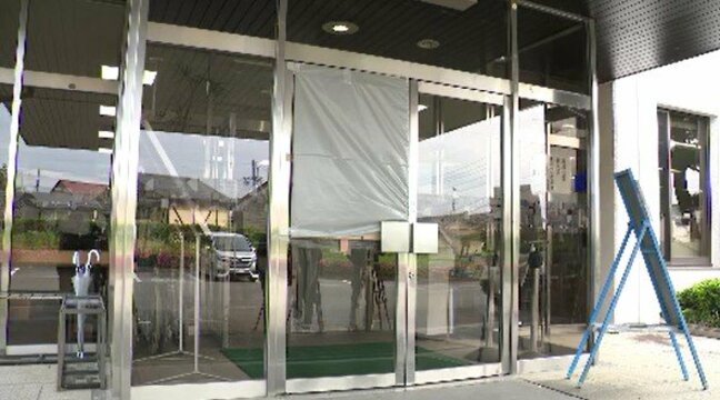 大声を上げながら鉄パイプ振り回し…警察署に男2人が押し入る…ガラス窓など壊す…自称17歳少年と18歳男を建造物損壊の疑いで現行犯逮捕…警察官2人が拳銃向けて警告…長野・飯田署は当直時間帯、少なくとも5人の警察官|TBS NEWS DIG
