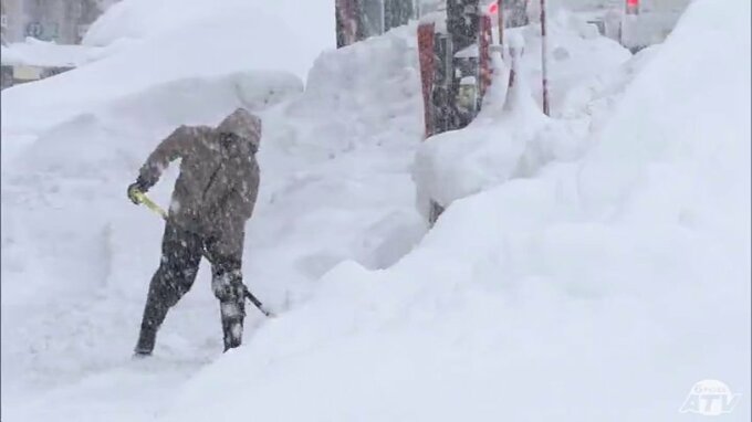 【強烈寒波】「腰がやばいです」青森市の一時積雪50ｃｍ・平年の倍以上に　「まだ大丈夫…来年もこのままだと大変」冷え込みも厳しく　　|TBS NEWS DIG