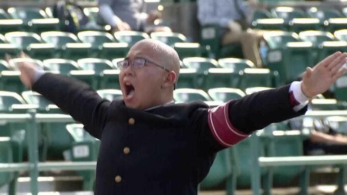スタンドで全力応援！　最後の夏迎えた"愛されキャラ"の応援団長　笑いも取って勝利を後押し　福岡県立東筑高　|　福岡のニュース｜RKB NEWS｜RKB毎日放送