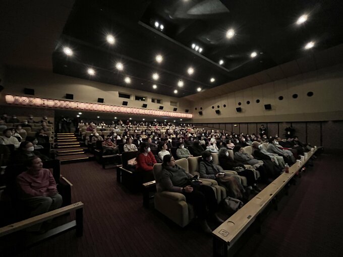 「元気をもらいました！」「あ、こんなおばあちゃんもいるんだ。なりたい」　映画「104歳、哲代さんのひとり暮らし」が５劇場で初公開　満席の回も　広島　|TBS NEWS DIG