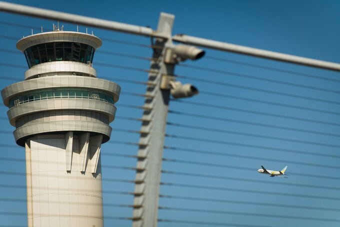 空の旅は本当に安全か－米国で航空管制官の不足続く、その理由は